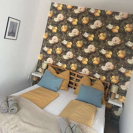 Gyoengy Apartman Sopron Esterno foto