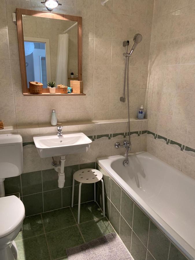 Gyoengy Apartman Sopron Esterno foto