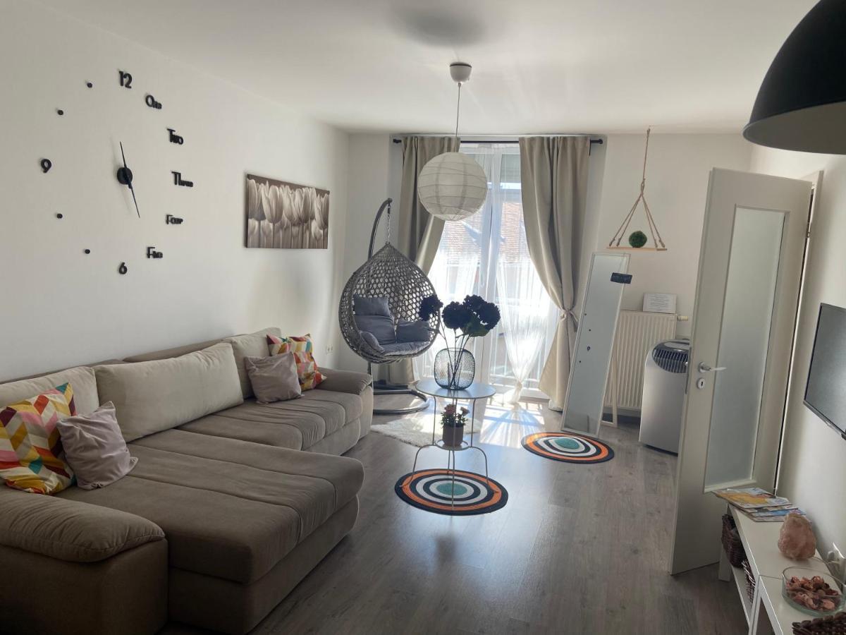 Gyoengy Apartman Sopron Esterno foto