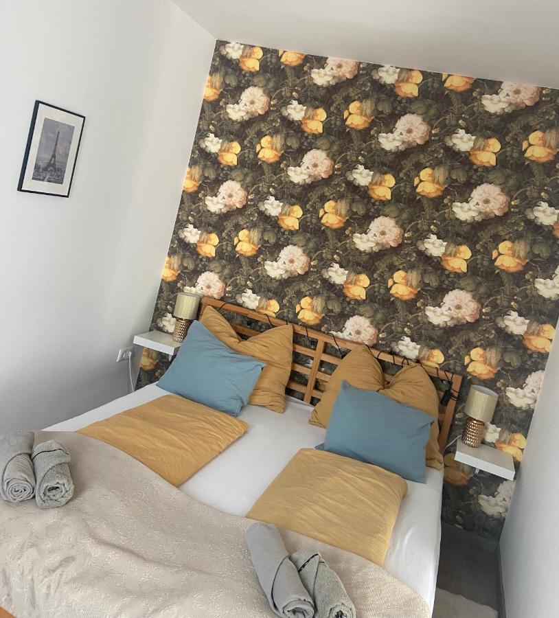 Gyoengy Apartman Sopron Esterno foto